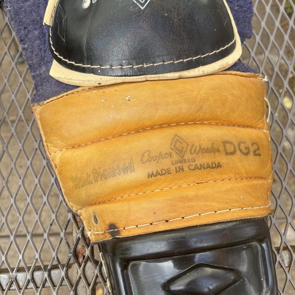 Vintage Cooper Black Diamond DG2 Leather Hockey Shin Pads Leg Guards - Picture 3 of 16